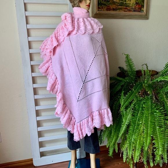 Hand Crochet Ruffle Pink oversized Blanket - Picture 6 of 8